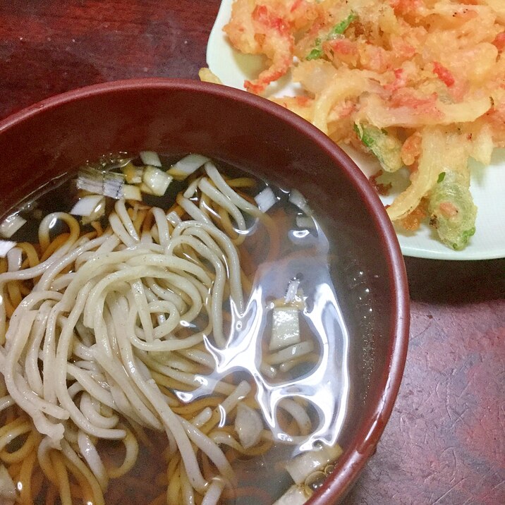 こごみと桜エビと玉ねぎのかき揚げの盛り蕎麦